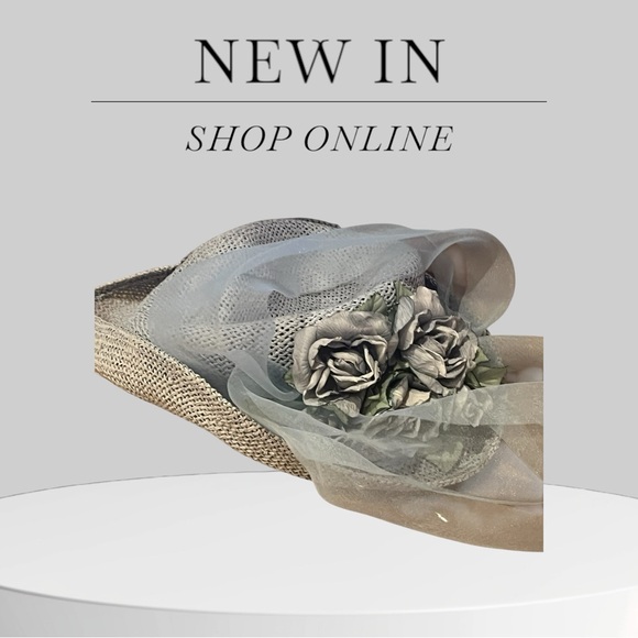 Vintage light blue Elegant Straw Hat with Floral Accent - Picture 3 of 8